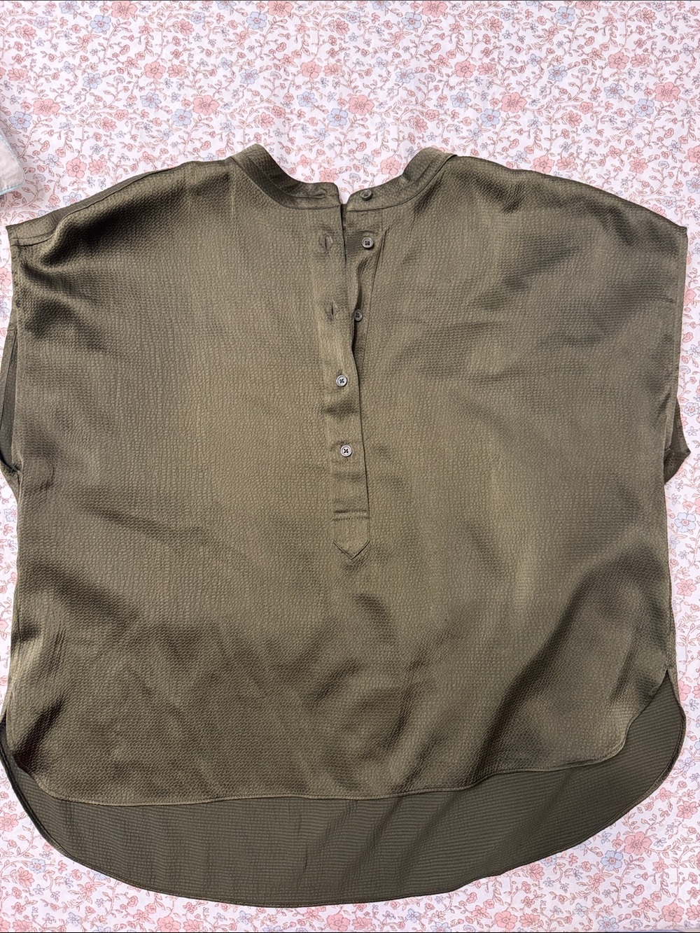 Banana Republic Olive Green Button-Back Short Sleeve Blouse